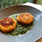 Süßkartoffel-Feta-Frikadellen mit Spinat
