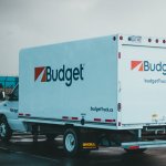 Familienbudget / Transporter mit der Aufschrift "Budget"