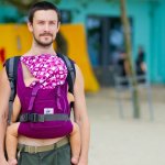 Kinderwagen, Tragetuch, Ausflug mit Baby, Babytrage (man carrying baby)