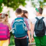 Schulranzen / Group of kids going to school together
